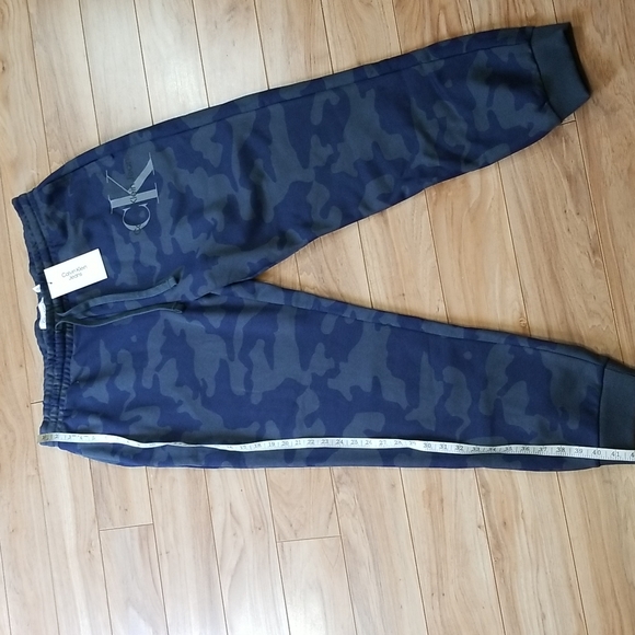 Calvin Klein joggers XL - Picture 8 of 11
